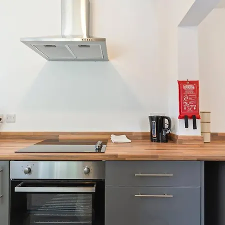 Charming House With Free Parking, Fast Wifi And Smarttv With Netflix By Yoko Holiday home *