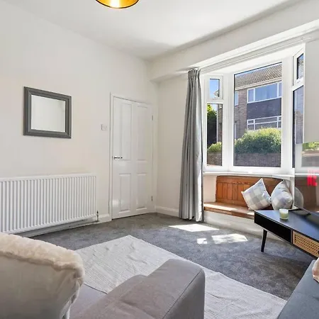 Charming House With Free Parking, Fast Wifi And Smarttv With Netflix By Yoko Holiday home *