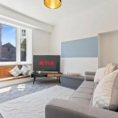 Charming House With Free Parking, Fast Wifi And Smarttv With Netflix By Yoko * Loftus