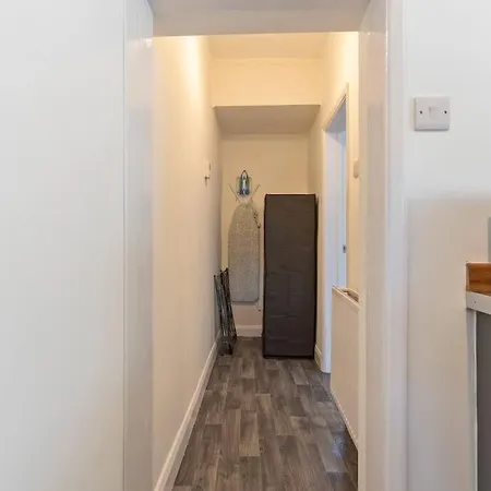 Charming House With Free Parking, Fast Wifi And Smarttv With Netflix By Yoko * Loftus