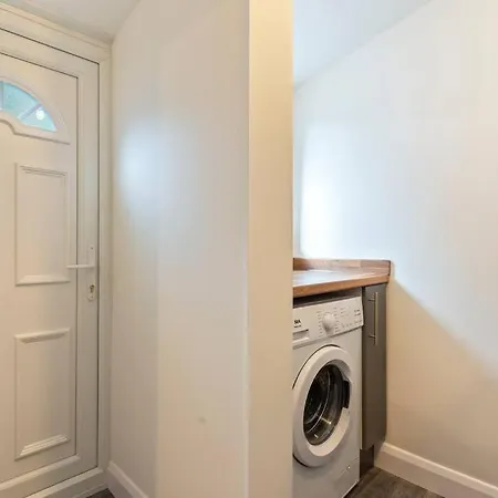Charming House With Free Parking, Fast Wifi And Smarttv With Netflix By Yoko Loftus