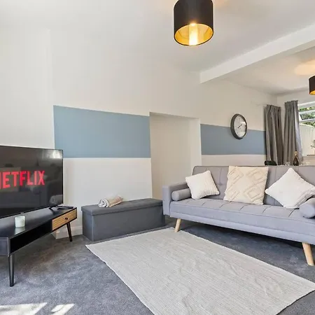 Charming House With Free Parking, Fast Wifi And Smarttv With Netflix By Yoko