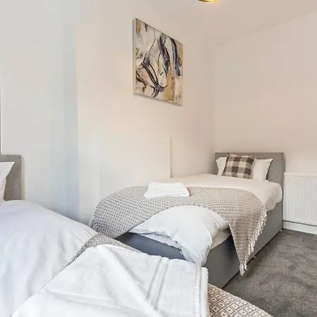 Charming House With Free Parking, Fast Wifi And Smarttv With Netflix By Yoko