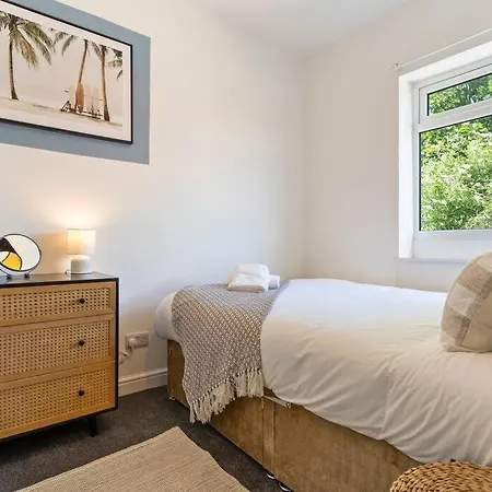 Дом отдыха Charming House With Free Parking, Fast Wifi And Smarttv With Netflix By Yoko *