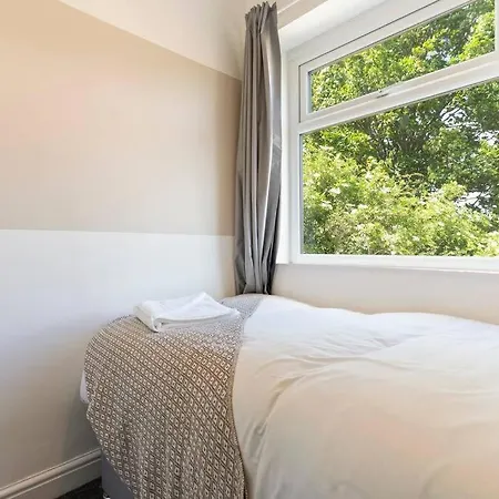 Charming House With Free Parking, Fast Wifi And Smarttv With Netflix By Yoko