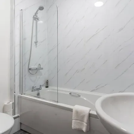 Charming House With Free Parking, Fast Wifi And Smarttv With Netflix By Yoko Дом отдыха